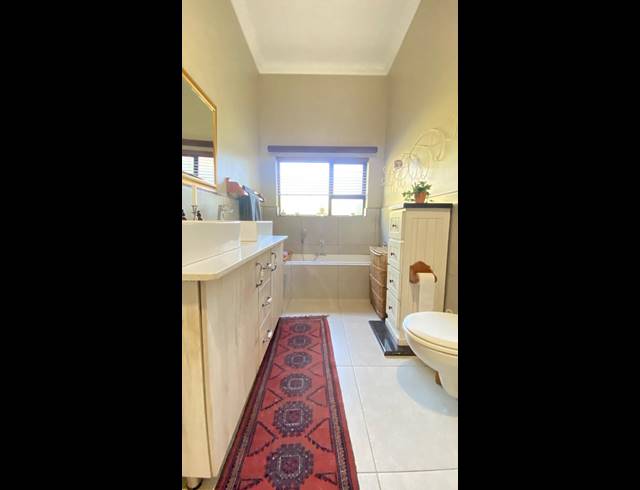 7 BEDROOM HOUSE FOR SALE IN SIGNAL HILL